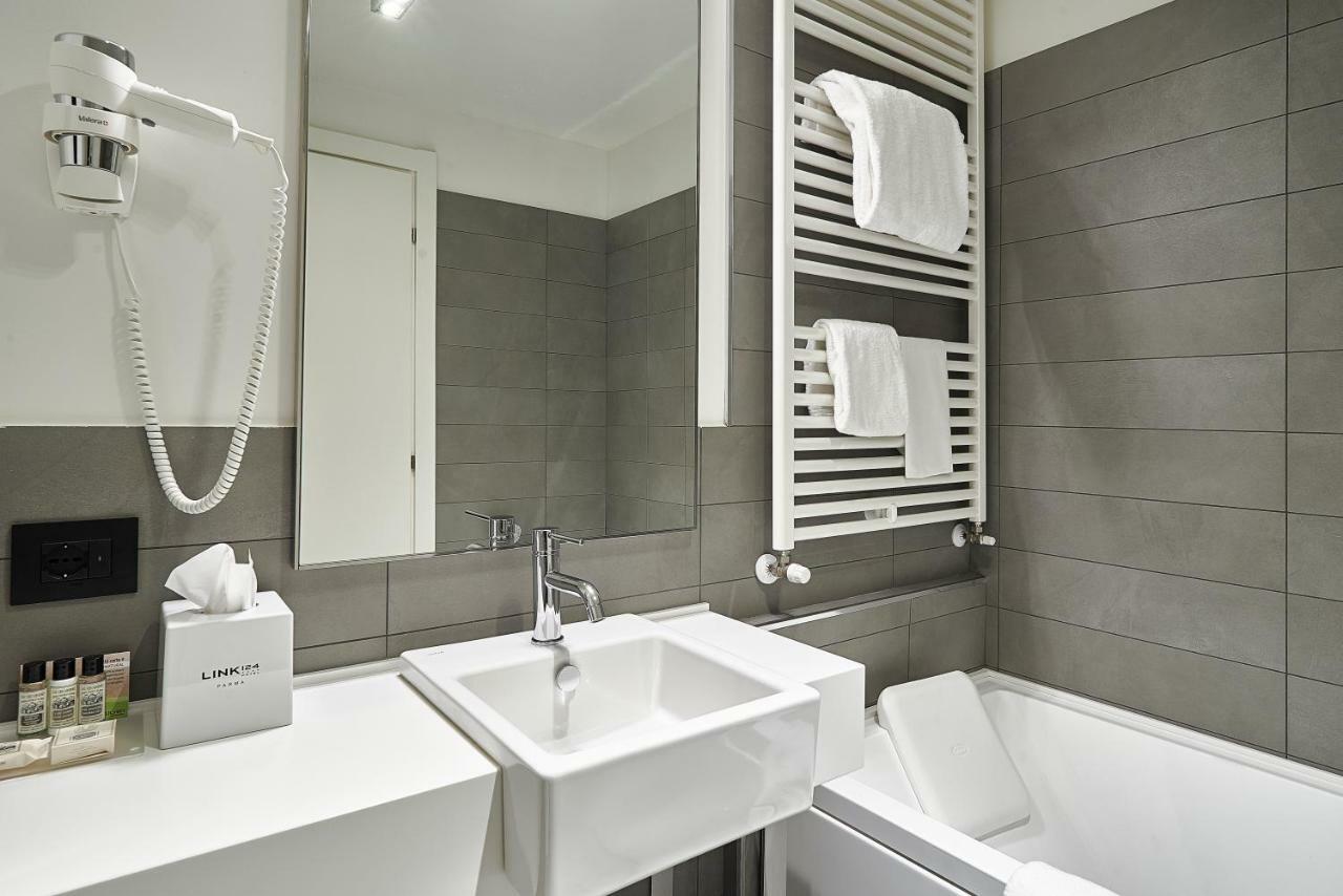 Link124 Hotel ปาร์มา ภายนอก รูปภาพ